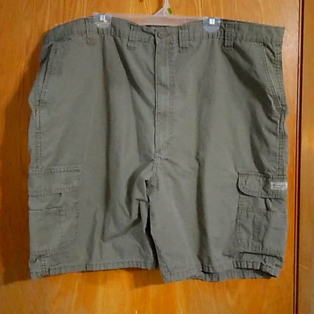 Men's Size 48 Wrangler Tan Cargo Shorts